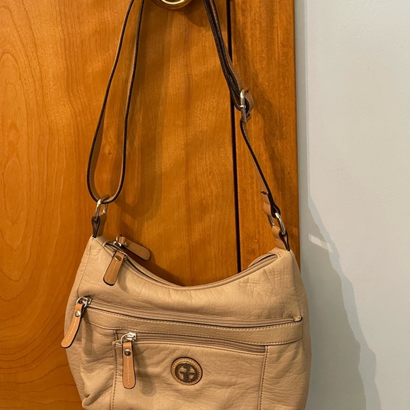 Giani Bernini  purse/crossover Bag . 13” X. 9”. Great shape! - Picture 3 of 8